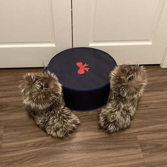 Genuine super plush custom made silver Fox Fur boots including furrier bag - Picture 2 of 7